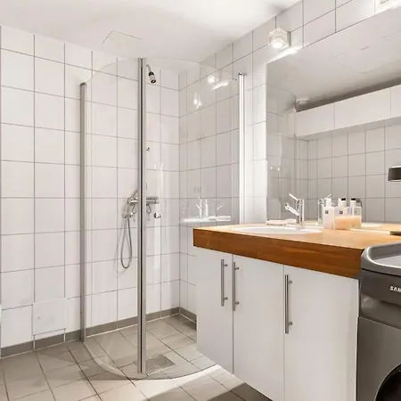 Dinbnb I Panoramic Rooftop I 700m To Station Apartment *